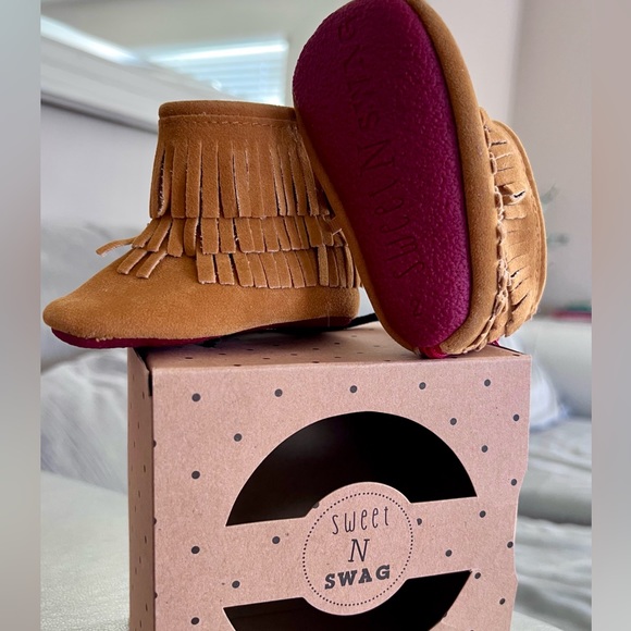 Sweet N Swag Baby Moccasin Booties Size 2 - Picture 2 of 6